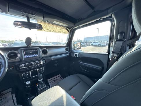 Used 2023 Jeep Gladiator Sport image 11