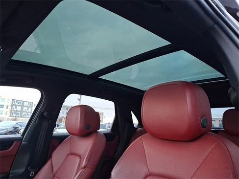 Used 2022 Porsche Cayenne S image 14