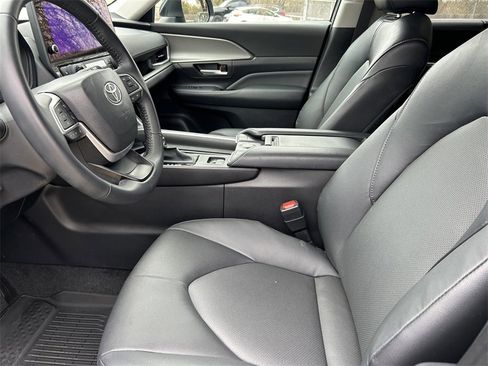 Used 2025 Toyota Grand Highlander XLE image 11
