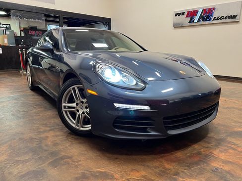 Used 2014 Porsche Panamera 4 image 1