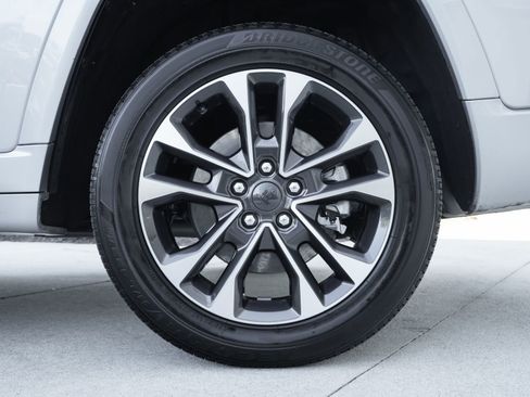 Used 2024 Jeep Grand Cherokee L Overland w/ Trailer Tow Package image 29