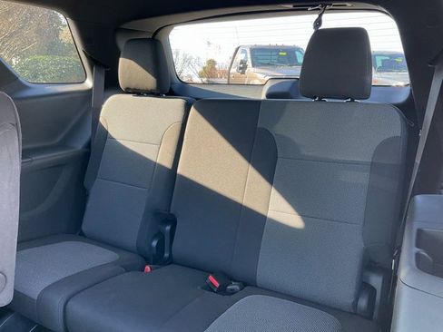 Used 2023 Chevrolet Traverse LT image 16