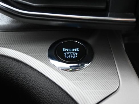 Used 2022 Ford Explorer XLT w/ Equipment Group 202A image 34