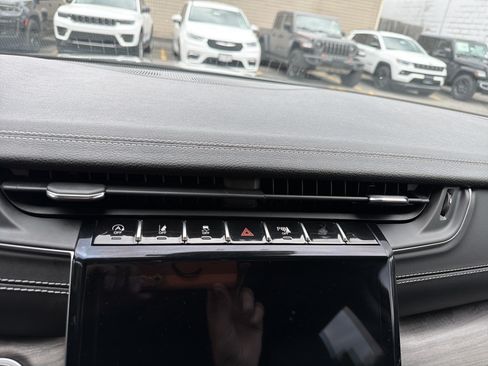 Used 2023 Jeep Grand Cherokee L Limited AWD/4WD image 20
