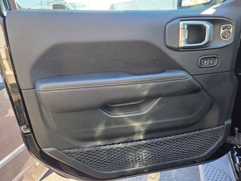 Certified 2020 Jeep Gladiator Overland image 12