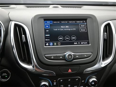 Used 2020 Chevrolet Equinox LT image 29