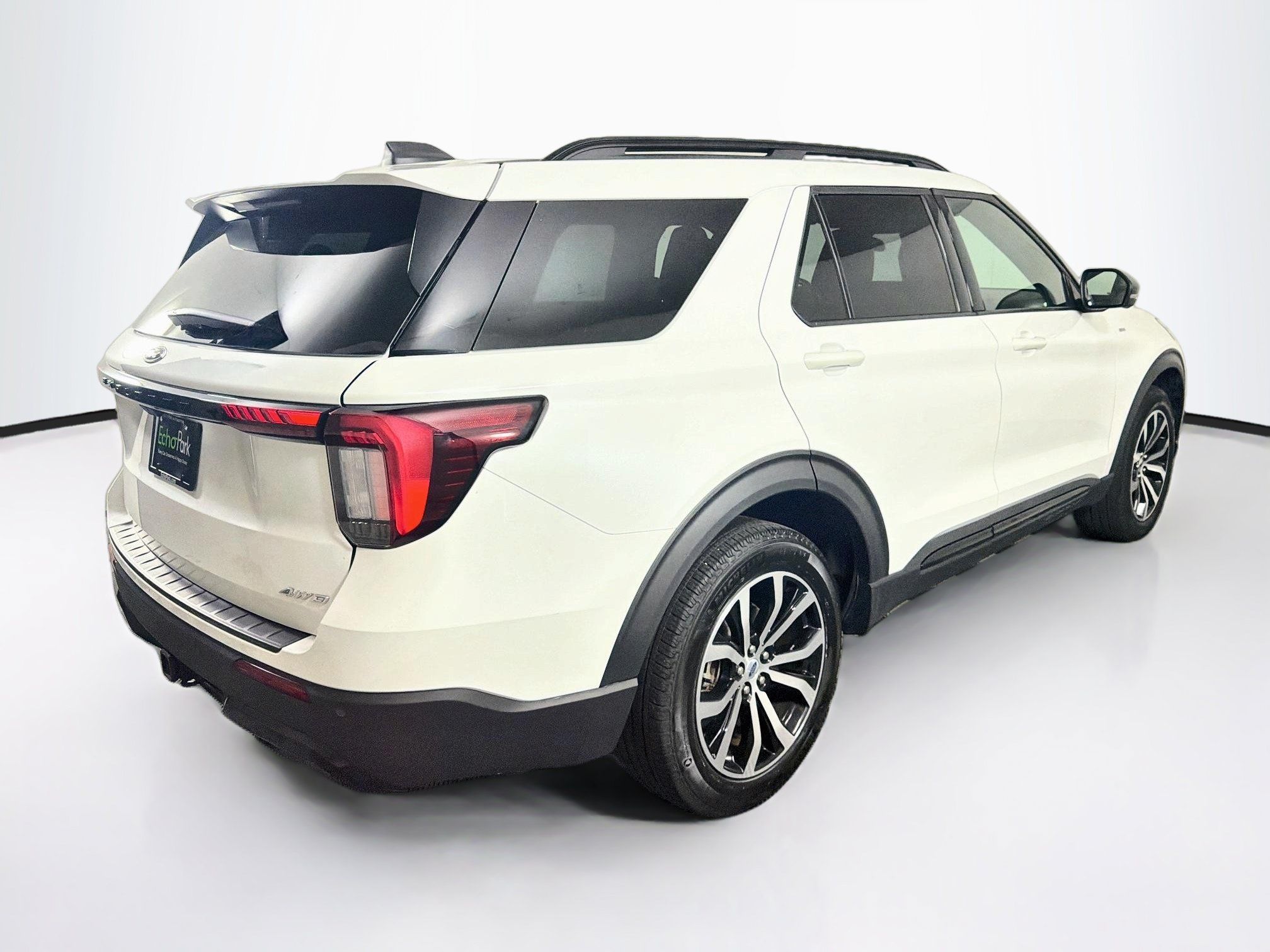 Used 2025 Ford Explorer ST-Line AWD/4WD image 9