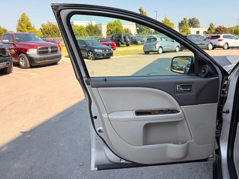 Used 2008 Ford Taurus SEL FWD image 10