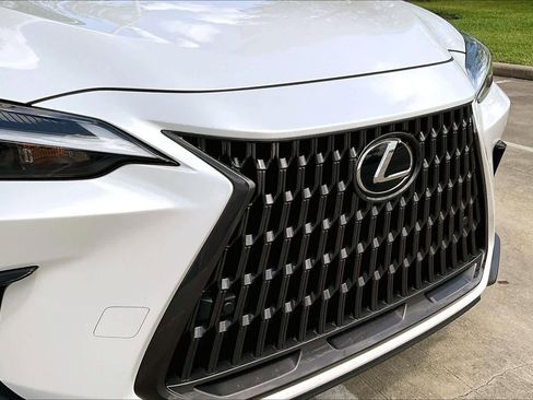 Used 2025 Lexus NX 250 FWD w/ Towing Package (2000 Lbs) image 27