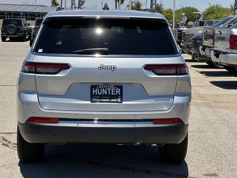 New 2026 Jeep Grand Cherokee L 2WD image 6