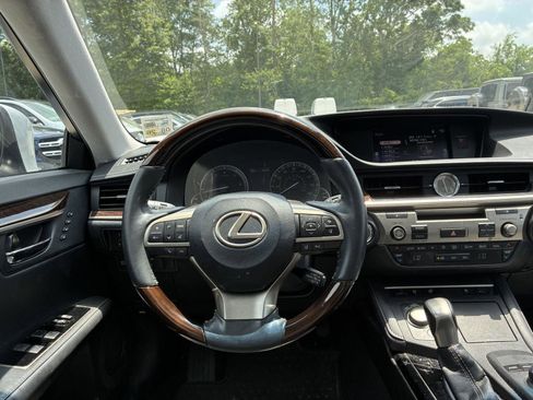Used 2017 Lexus ES 350 w/ Premium Package FWD image 19