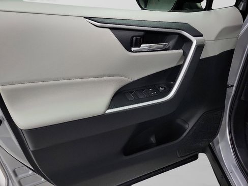 Certified 2020 Toyota RAV4 XLE Premium image 14