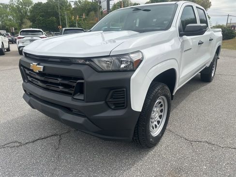 Used 2023 Chevrolet Colorado W/T image 4