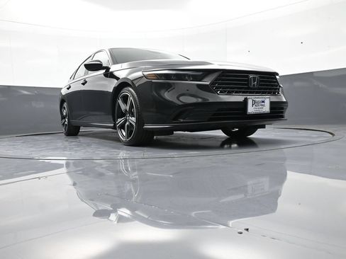 Used 2025 Honda Accord Sport image 27