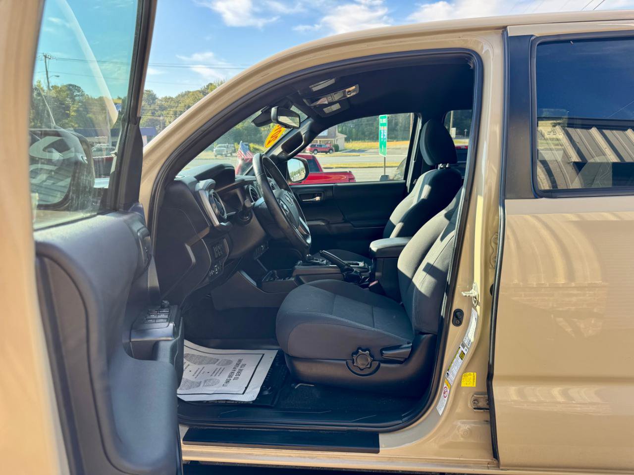 Used 2019 Toyota Tacoma TRD Sport AWD/4WD image 15