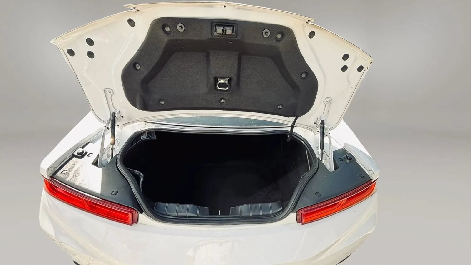 Used 2018 Chevrolet Camaro LS RWD image 17