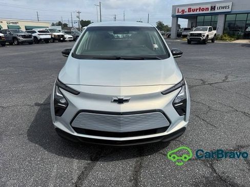Used 2023 Chevrolet Bolt LT w/ Infotainment Package FWD image 8