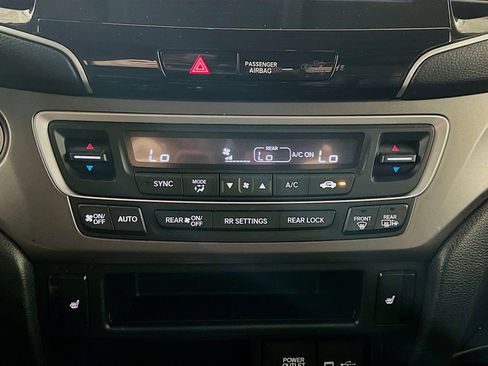 Used 2022 Honda Pilot Special Edition image 11