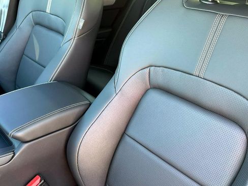 New 2025 Jaguar F-PACE R-Dynamic S image 17