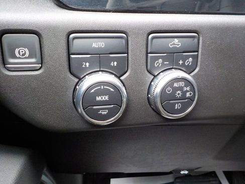 Used 2025 GMC Sierra 1500 Elevation AWD/4WD image 32