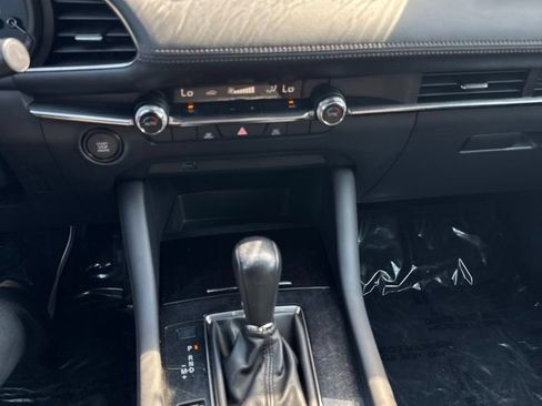 Used 2019 MAZDA MAZDA3 Hatchback FWD image 11