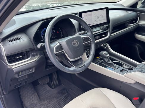 Used 2025 Toyota Grand Highlander FWD image 19