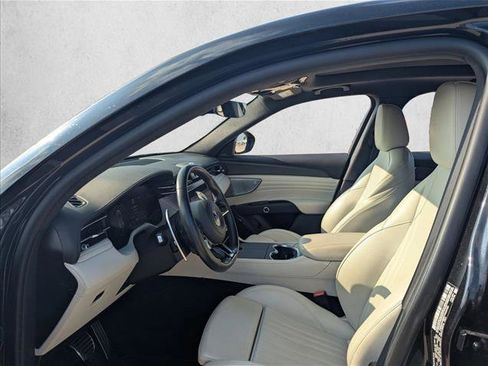 Used 2023 Maserati Grecale Modena image 9