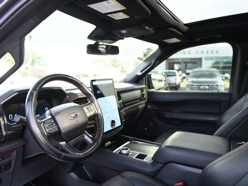 Used 2022 Ford Expedition Limited RWD image 16