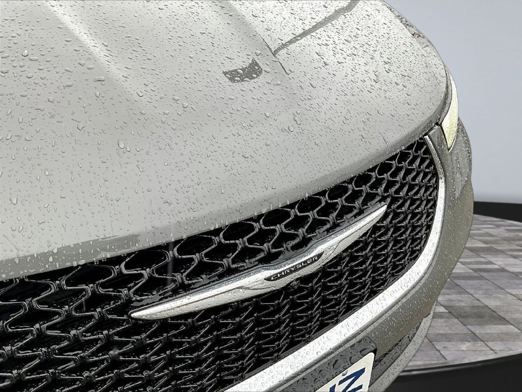 Used 2022 Chrysler Pacifica Touring-L FWD image 35