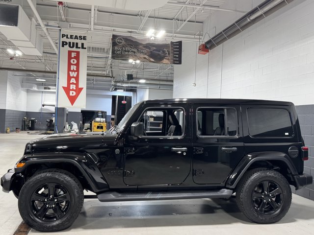 Used 2023 Jeep Wrangler Unlimited Sahara AWD/4WD image 32
