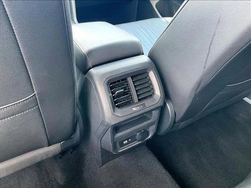 Used 2022 Volkswagen Tiguan SE FWD image 22