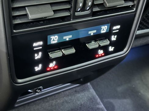 New 2026 Porsche Cayenne Coupe AWD/4WD image 37