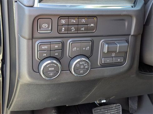 New 2026 Chevrolet Suburban High Country image 17