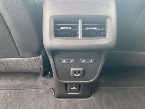 Used 2023 Chevrolet Equinox Premier FWD image 11