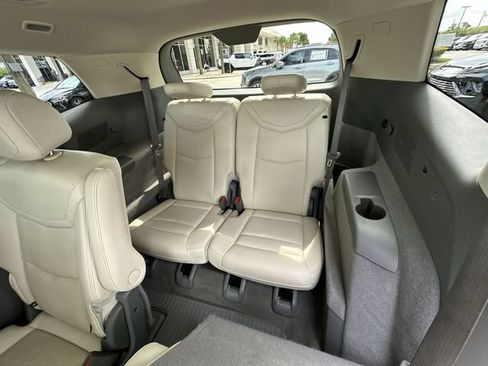 Certified 2023 Cadillac XT6 Premium Luxury FWD image 21