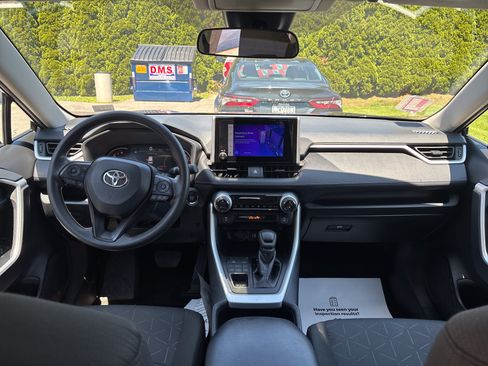 Used 2025 Toyota RAV4 XLE AWD/4WD image 15