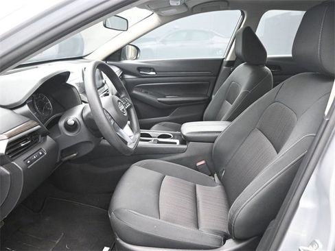 Used 2024 Nissan Altima 2.5 SV image 18