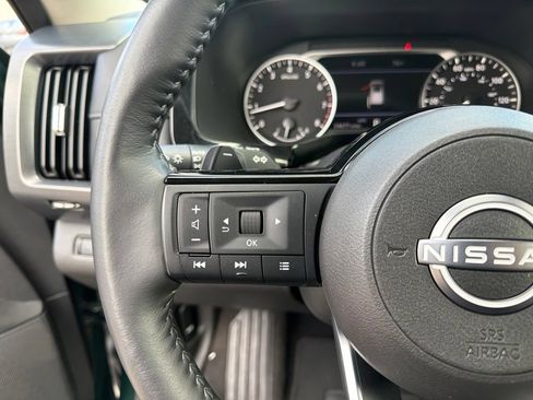 Used 2025 Nissan Pathfinder SL AWD/4WD image 16