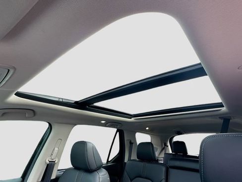 Certified 2025 Honda Pilot Touring image 28