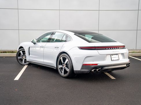 Used 2025 Porsche Panamera 4 image 3