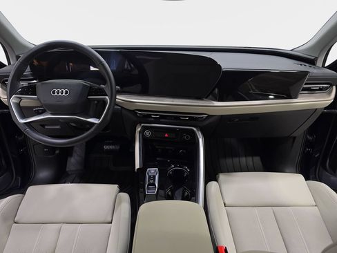 Used 2025 Audi Q5 Premium Plus w/ Premium Plus AWD/4WD image 10