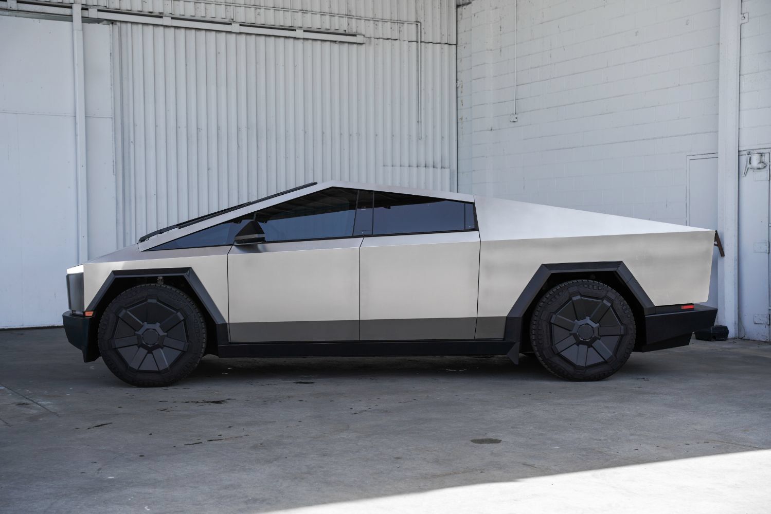 Used 2024 Tesla Cybertruck Cyberbeast AWD/4WD image 5