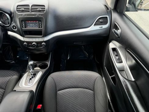 Used 2019 Dodge Journey SE w/ Premium Group FWD image 24