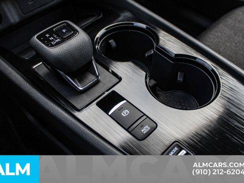 Used 2024 Nissan Rogue SV image 34