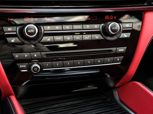 Used 2017 BMW X5 M image 27