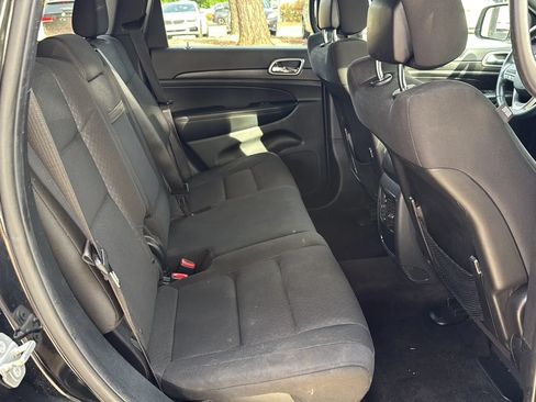 Used 2018 Jeep Grand Cherokee Laredo AWD/4WD image 20