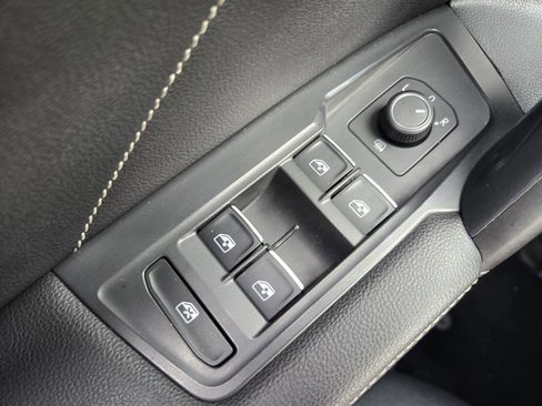 Used 2022 Volkswagen Tiguan SE image 31