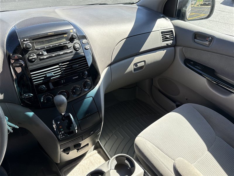 Used 2004 Toyota Sienna LE FWD image 10