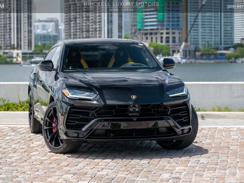 Used 2022 Lamborghini Urus AWD/4WD image 2