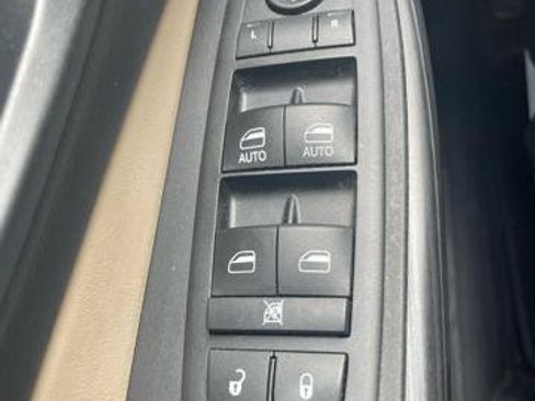 Used 2017 Jeep Cherokee Limited AWD/4WD image 20